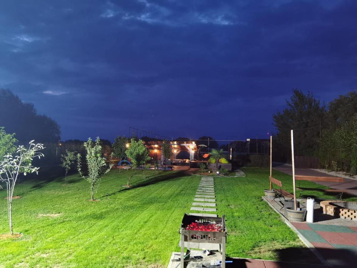 Janine Garden Hotel Brasov Exterior photo